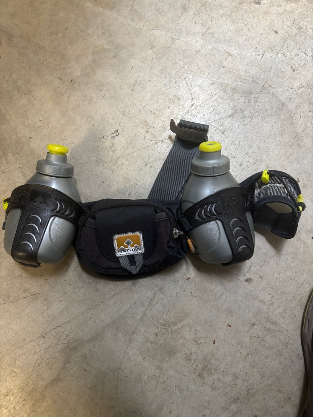 Nathan Trail Mix Plus 2 Hydration Belt Running Waist Pack Gray Black w/ Bottles